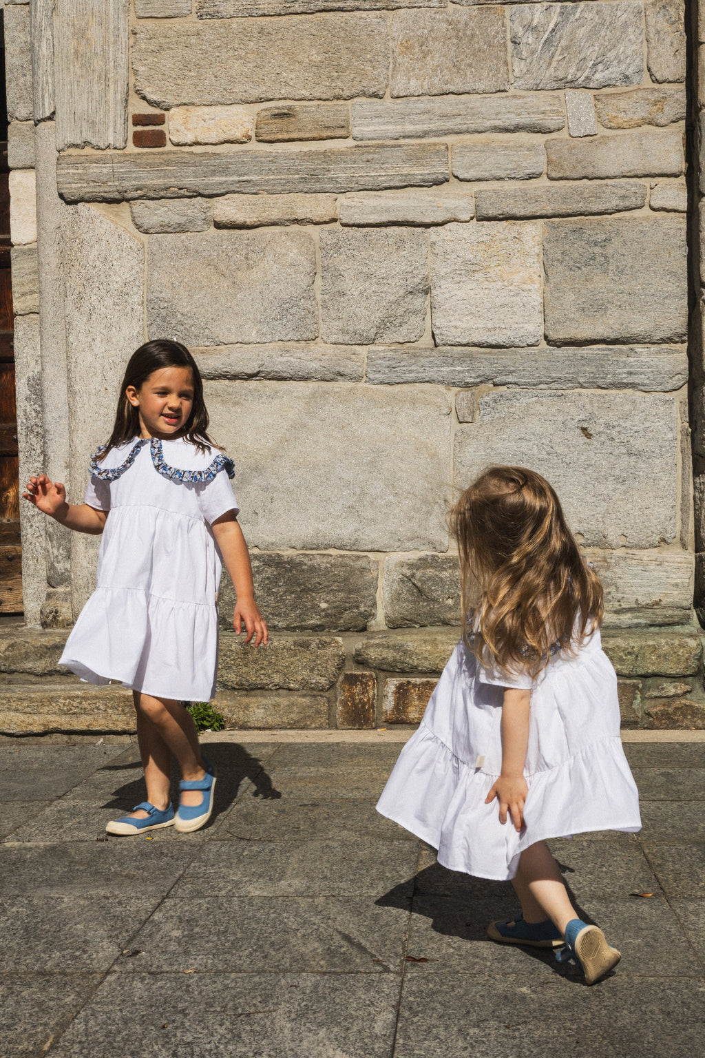 Abito Meringa Amtea bianco in 100% cotone per bambina vista frontale