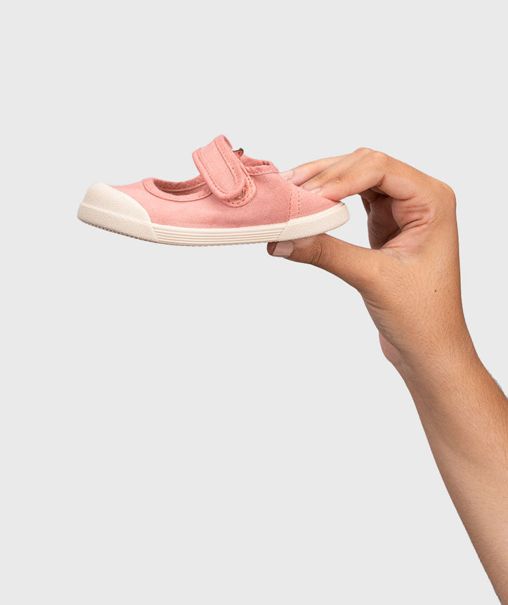 Igor Lona Mercedes Rosa: Ballerina Barefoot in Tela